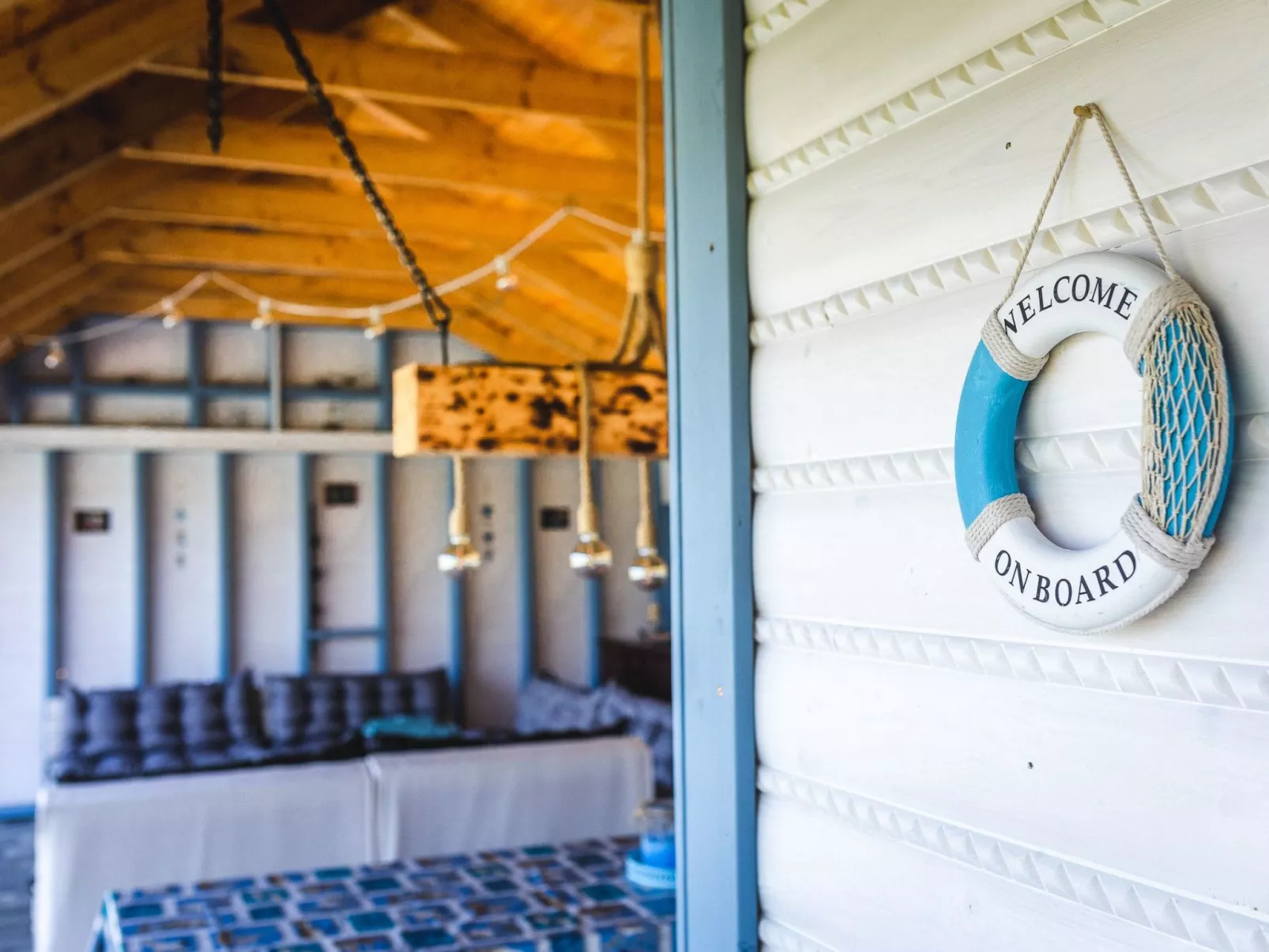 Mit gemeinschaftlichem Pool-Dehors