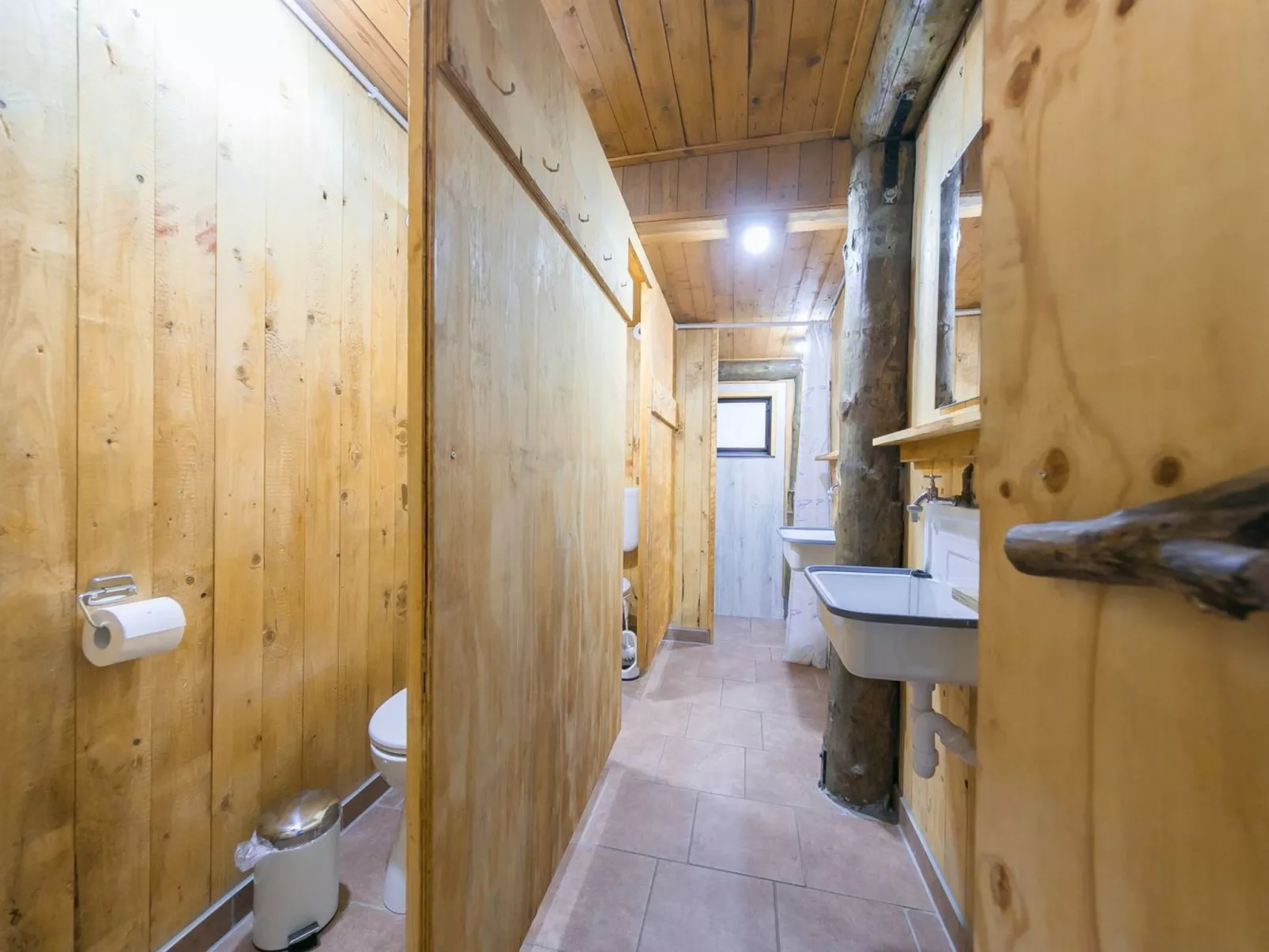 Gruppenhütte-Drinnen