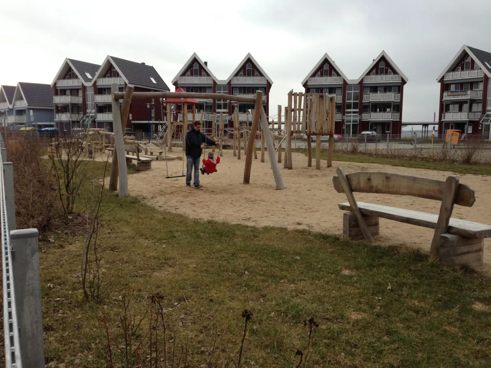 Am Wasser mit Terrasse und Kaminofen-Draußen