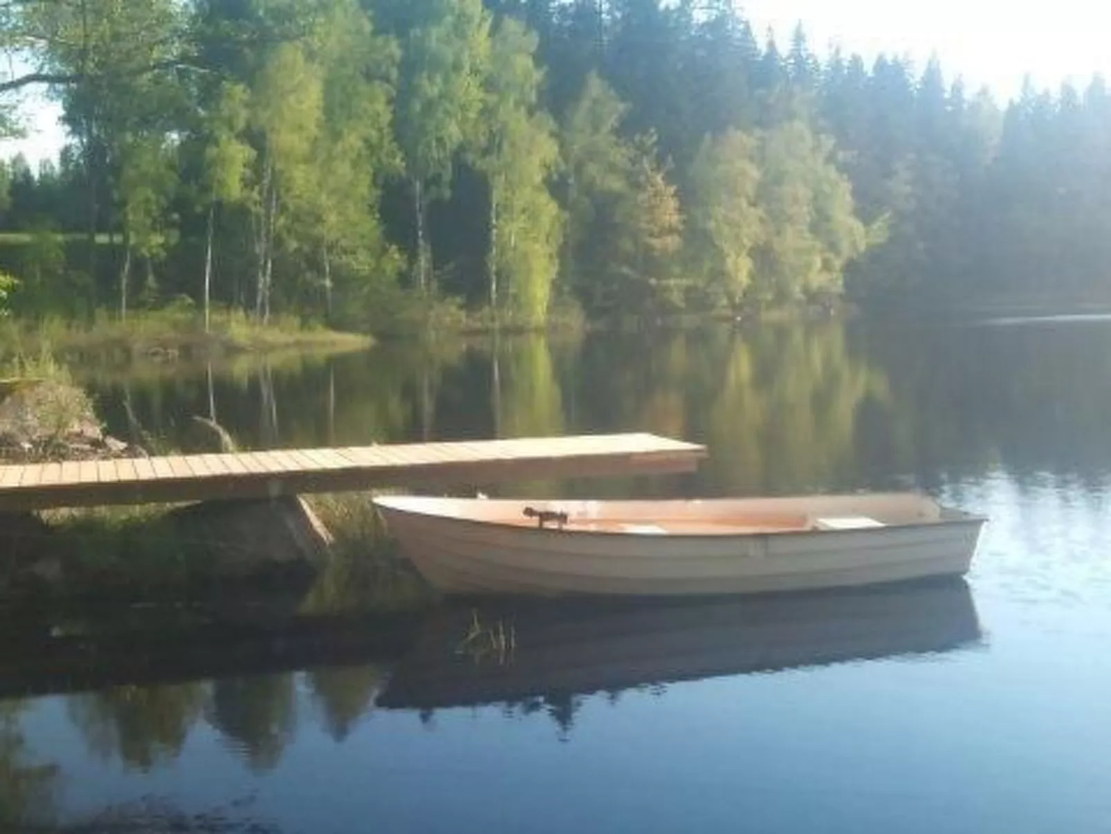 Modernes Haus mit hellem Dekor, mit Blick auf den See-Dehors