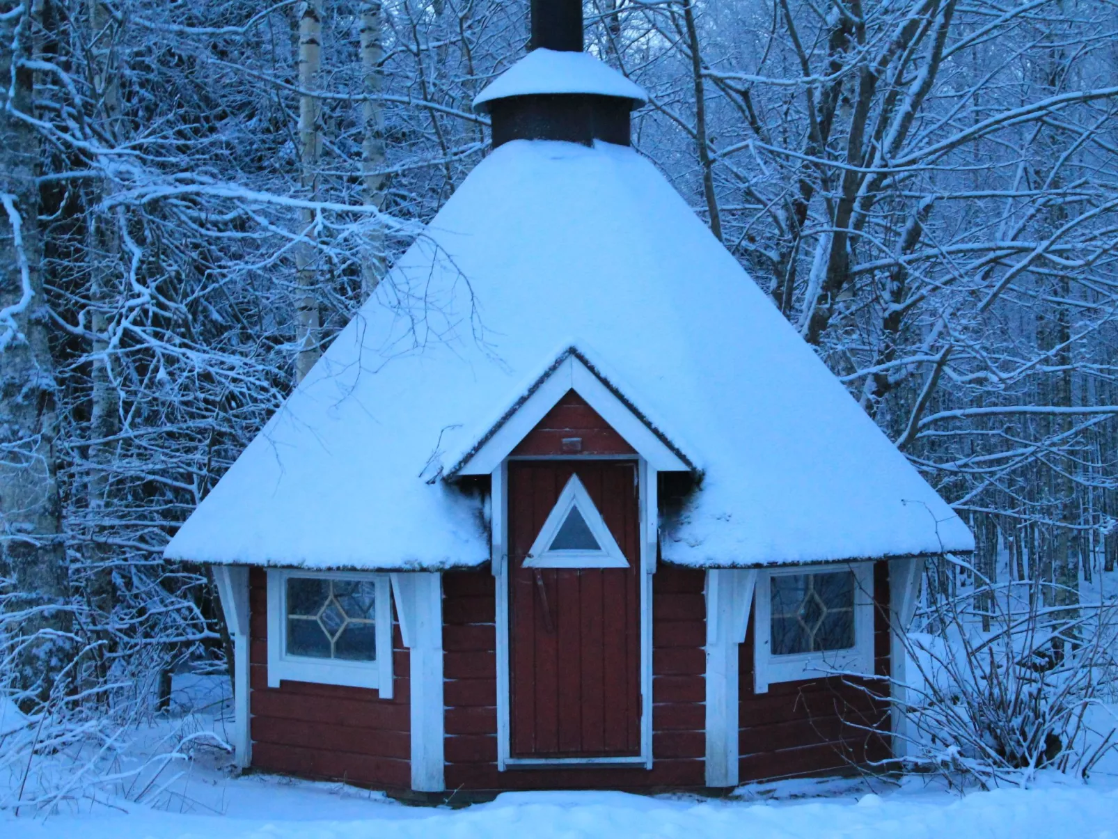 Anwesen mit eigenem Garten und Grill-Outside
