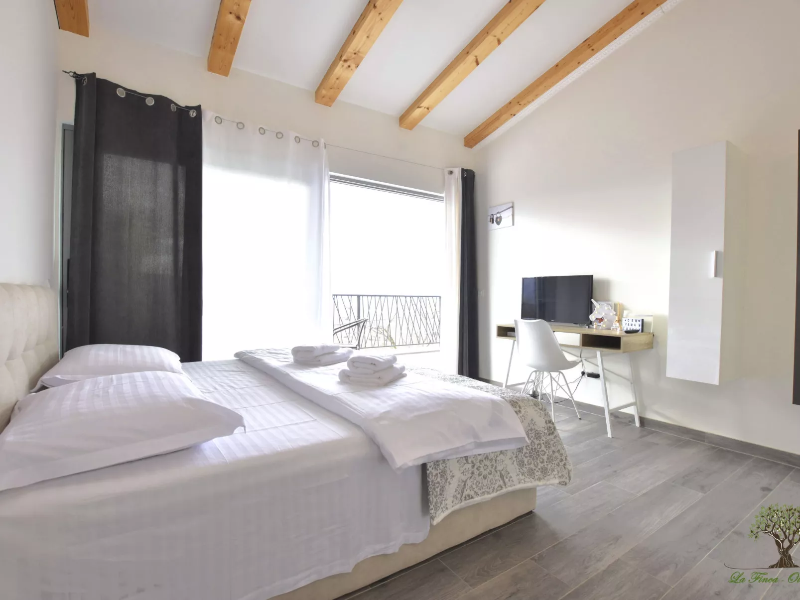 La Finca OliveTree-Inside