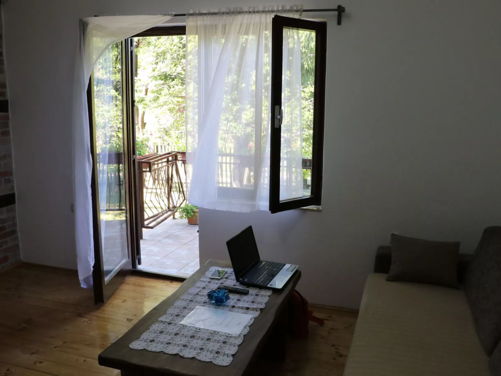 Mit Garten, Grill und Terrasse-Inside