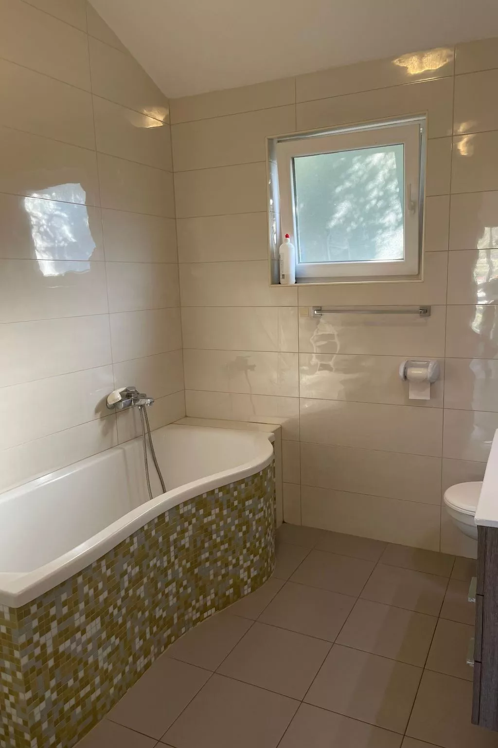 "Sanset" mit Blick auf das Wasser-Drinnen