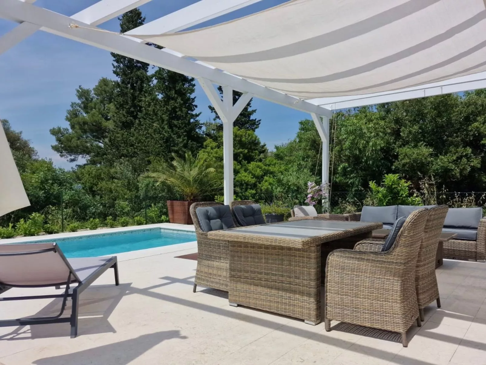 Großes Ferienhaus zur alleinigen Nutzung mit Pool-Outside