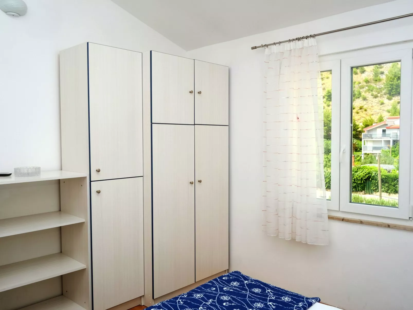 Große Ferienwohnung in Duće mit Privatem Balkon und Meerblick-Inside