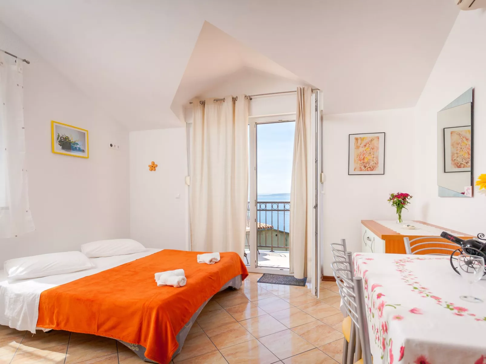 Wohnung im zweiten Stock mit Balkonen-Dedans