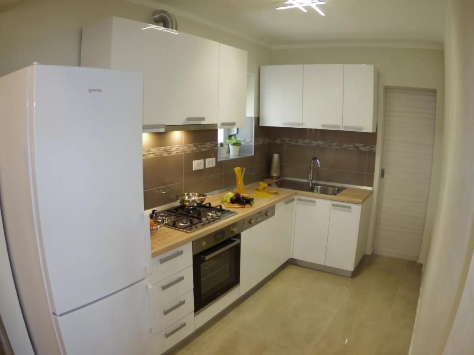 Im Dorf Kujići-Inside