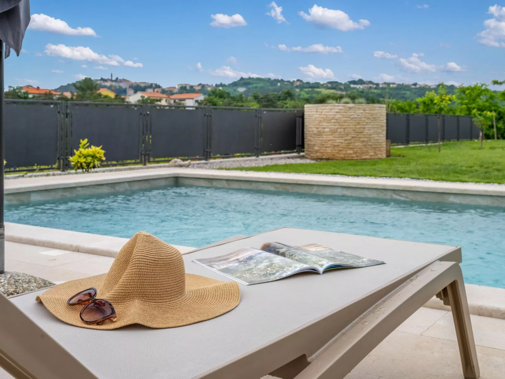 Villa Violette mit Pool nahe Stadtzentrum-Outside