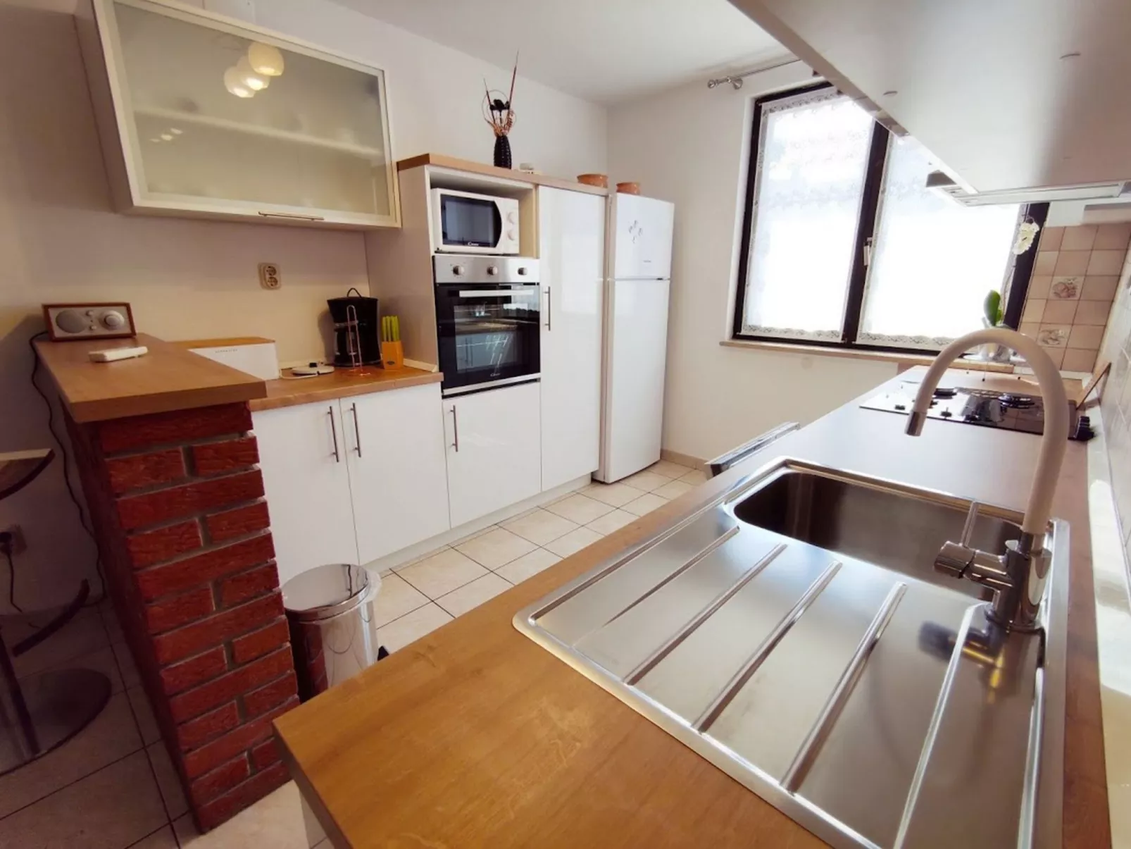 "Jela" mit Terrasse-Inside