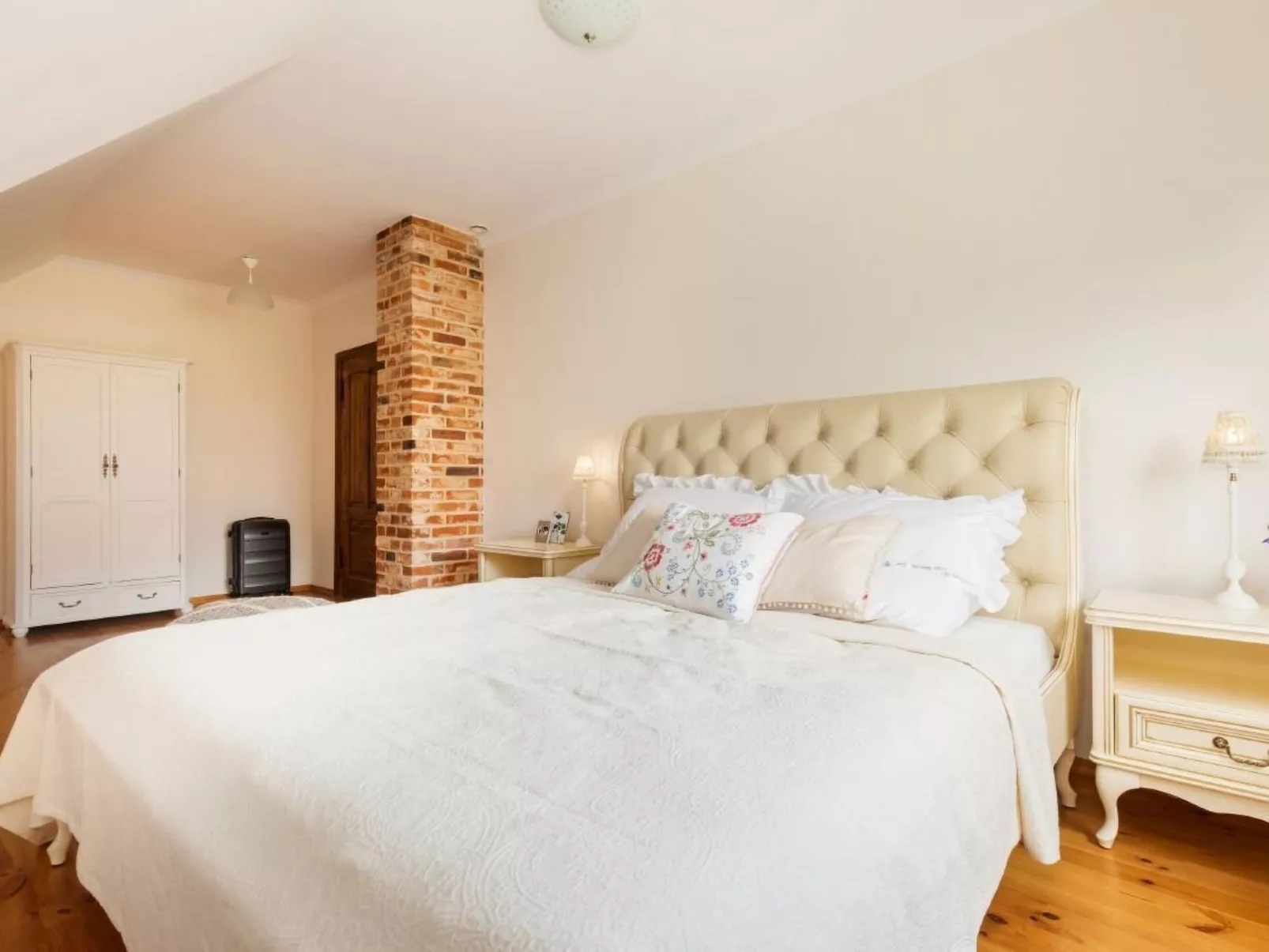 In Gąski mit Gepflegtem Garten-Drinnen