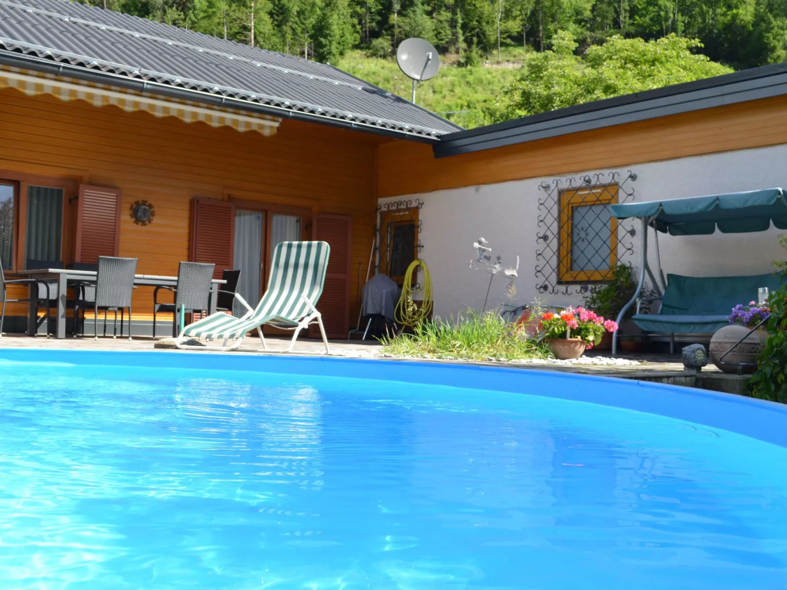 Geräumige Ferienwohnung mit zwei Schlafzimmern - Draußen