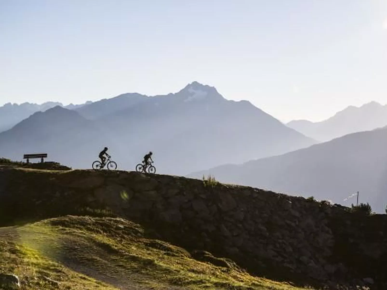 Komfortables Ferienhaus in Landeck mit Pool-Outside