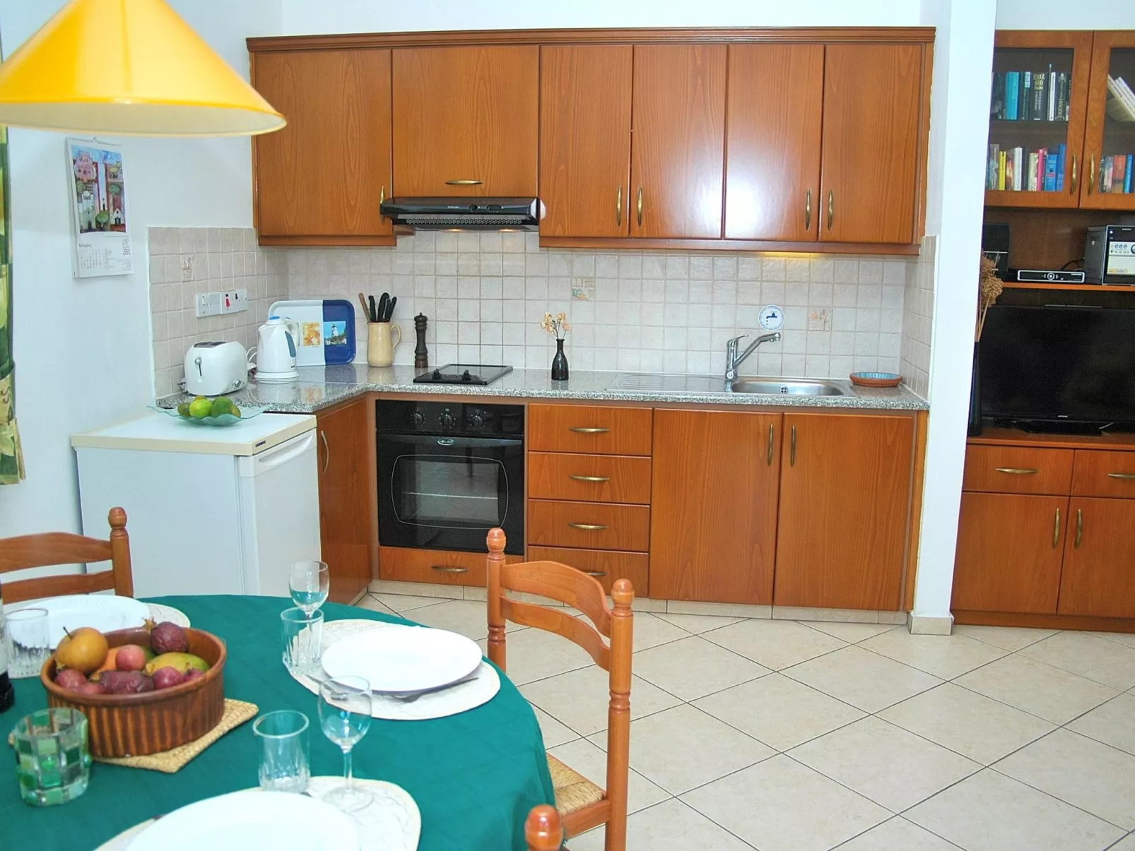 Für fünf Personen mit Balkon-Inside