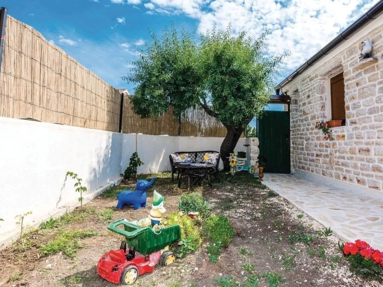 Villa Anita mit Privatpool in Budak-Draußen