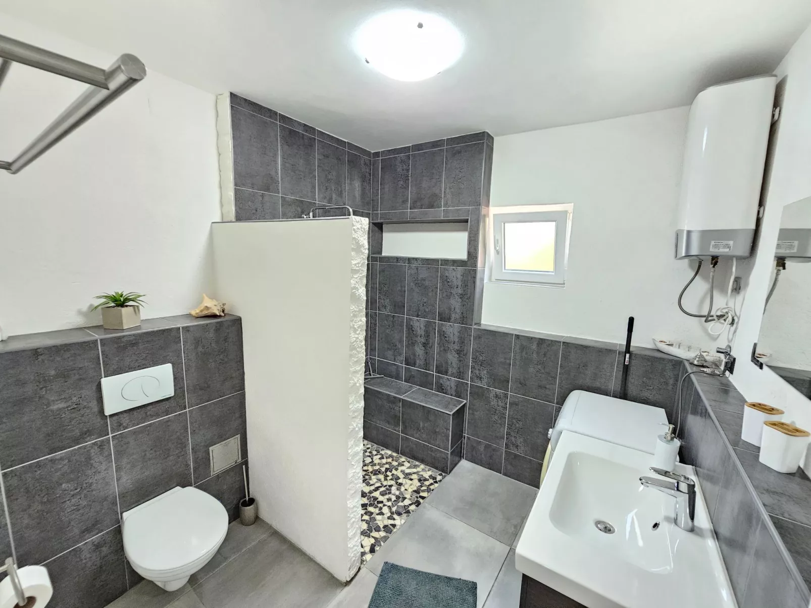 Wohnung für 4 Pers. mit Balkon, tolle Lage-Drinnen