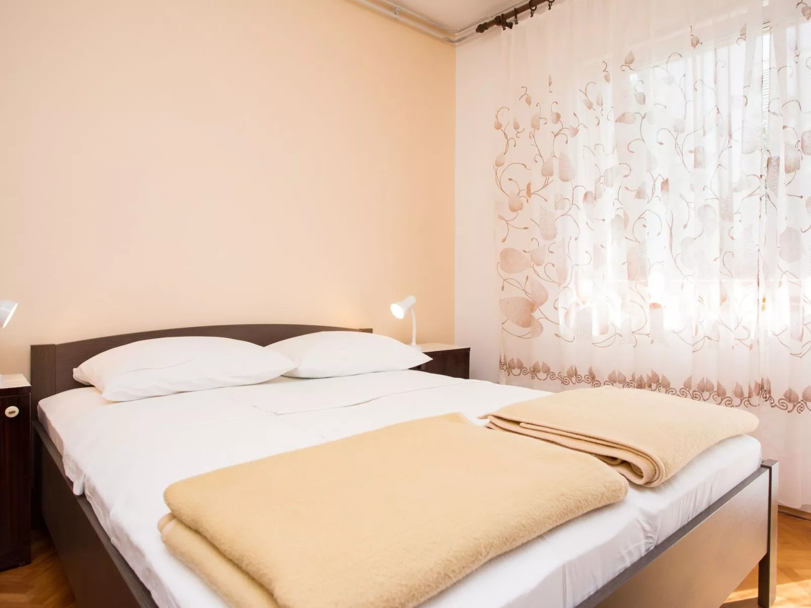 Appartement "Apartman Ester" mit Terrasse-Drinnen