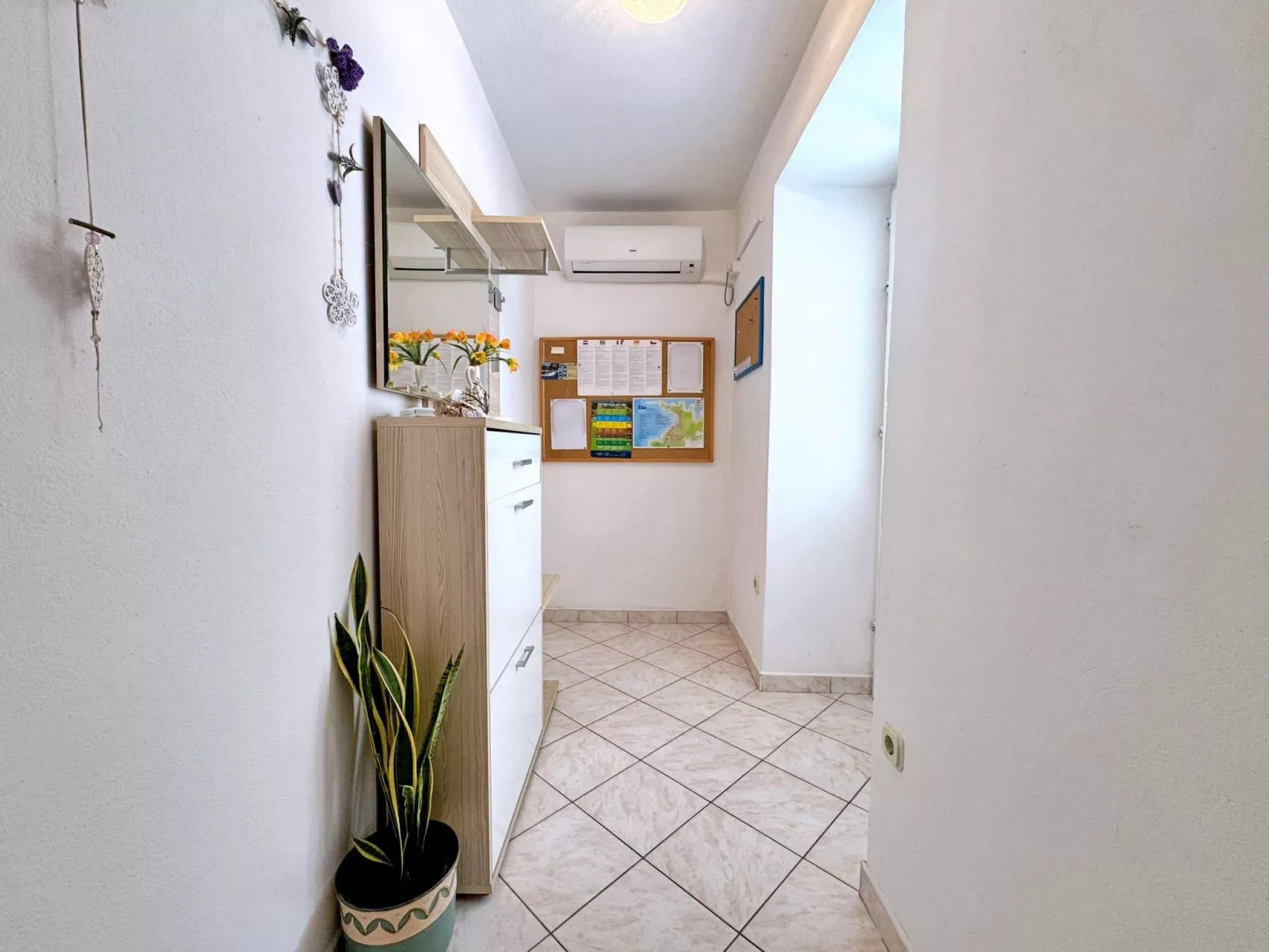 Apartment Car-Dedans