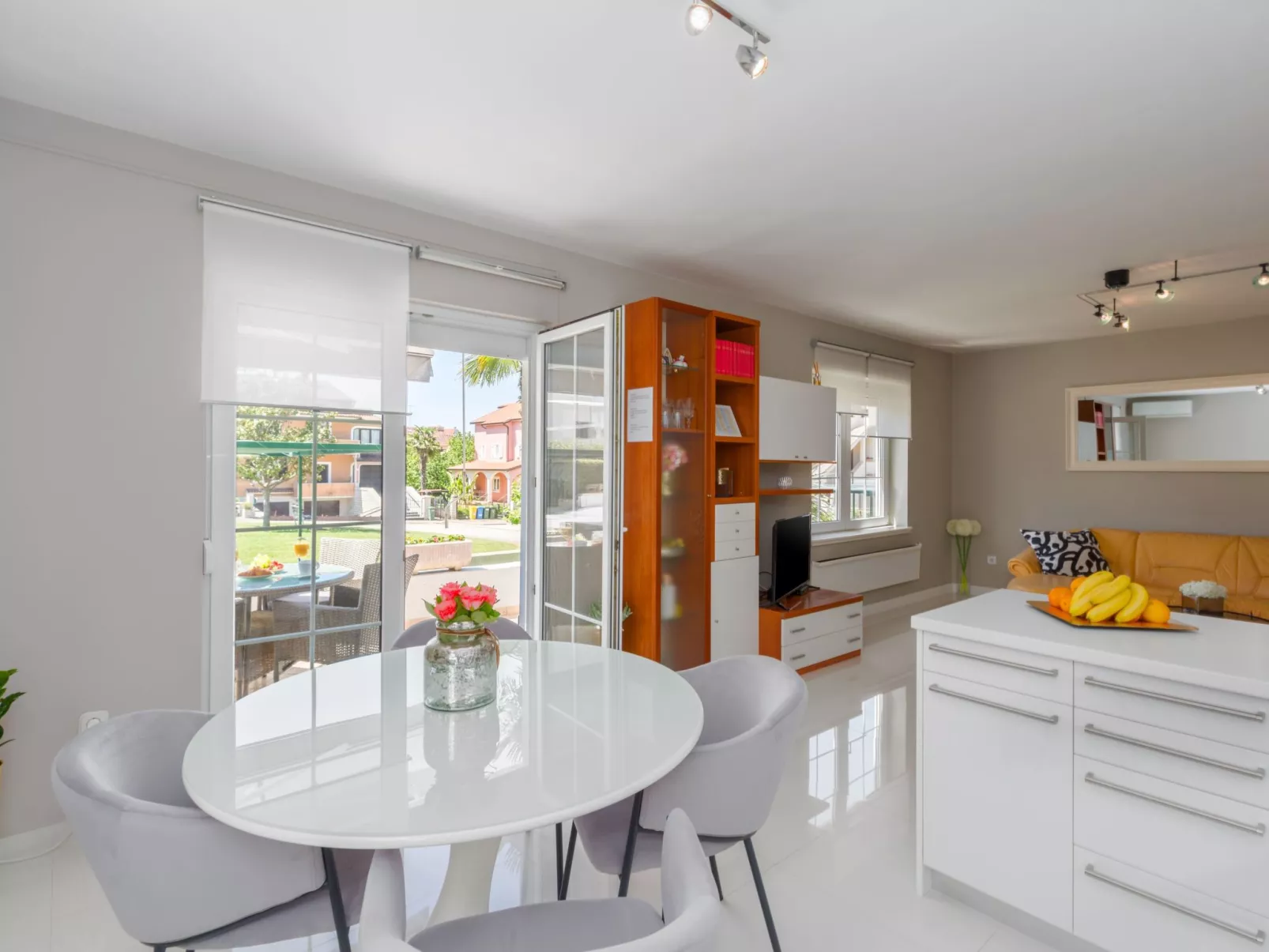 Sara Premium-Image-tags.info