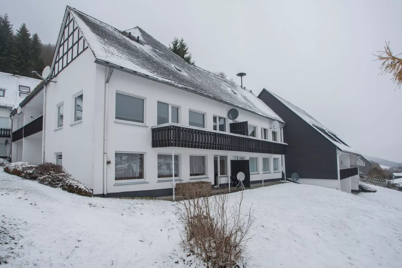 Burgstraße 15-B-Exterior winter