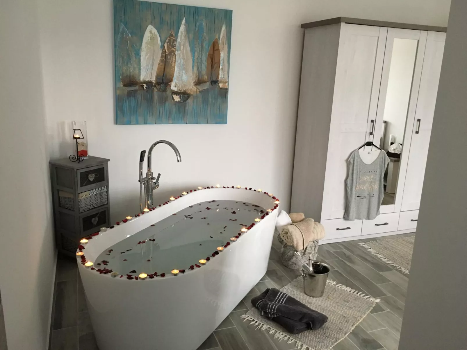 Elegante und komfortable Villa mit Salzwasserpool, Whirlpool und Sauna, umgeben-Inside