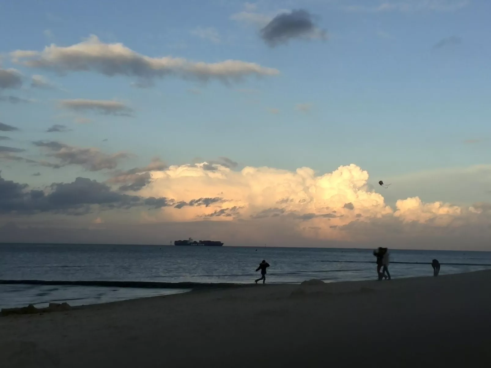 Sonniges Ferienhaus hinter dem Deich-Draußen