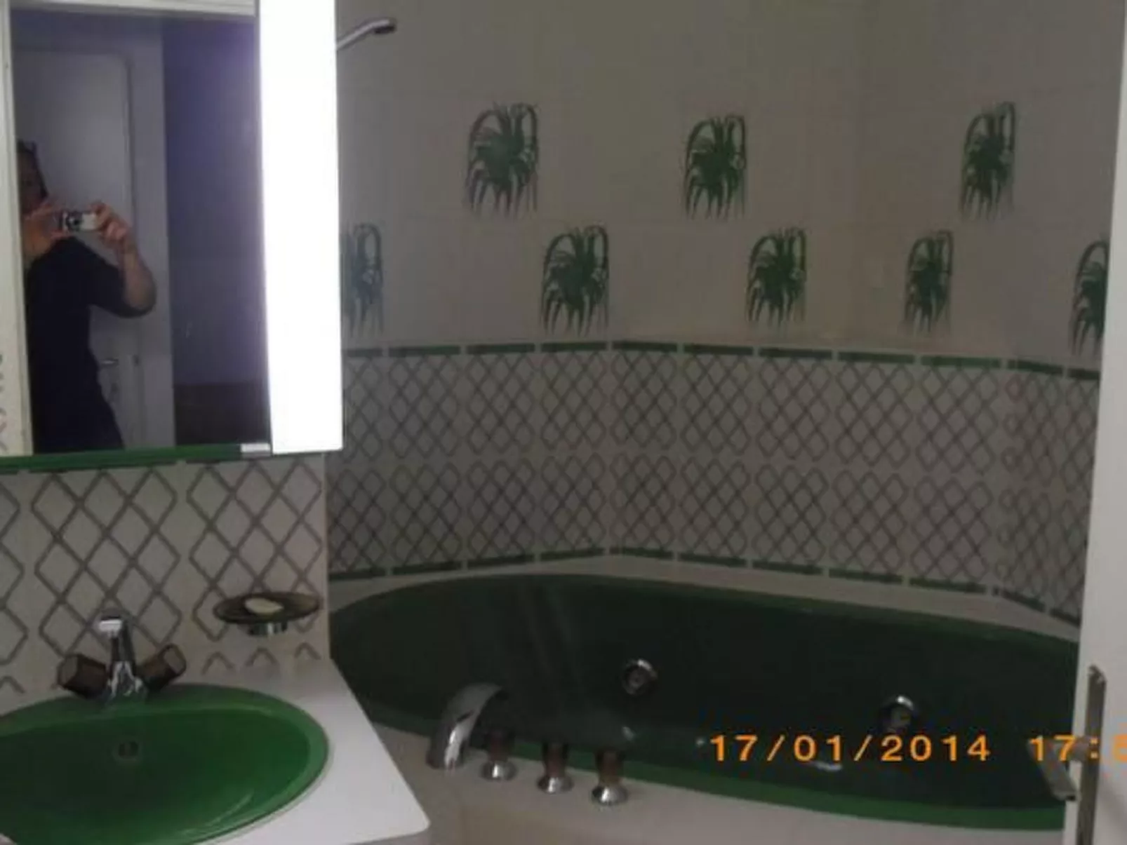 Grosszügige Dachwohnung mit Aussicht-Drinnen