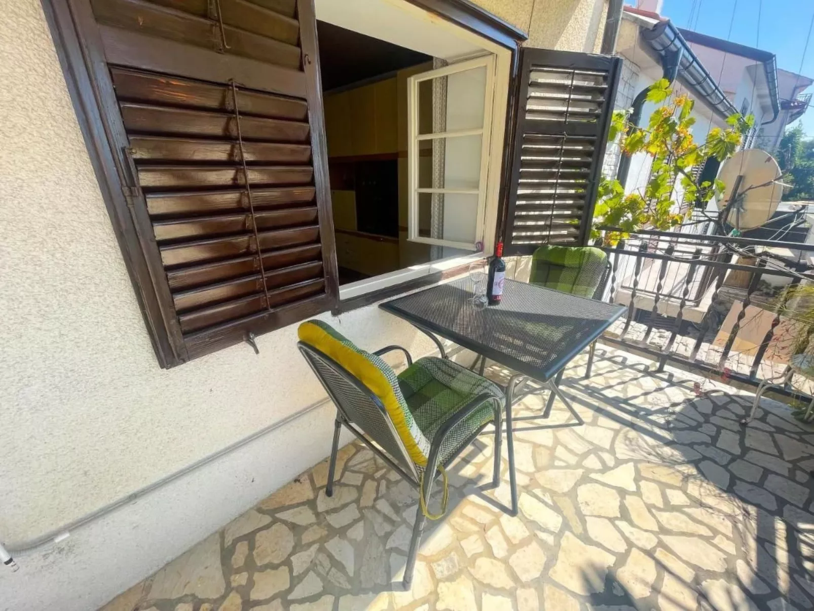 Nettes Appartement in Dramalj mit Möbliertem Balkon - Draußen