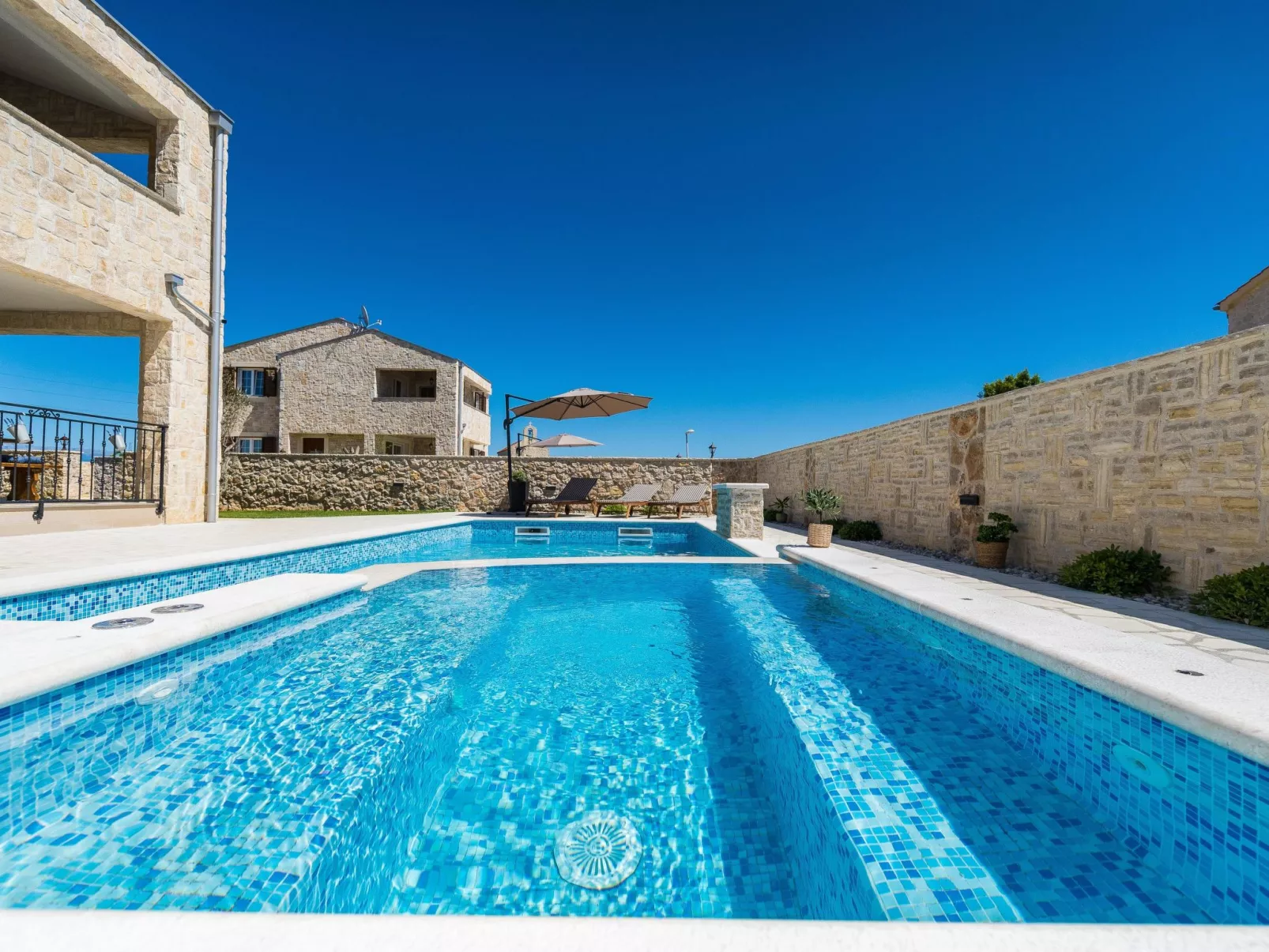 Villa Vid 01 mit beheiztem Pool - Agentur TA Leut-Draußen