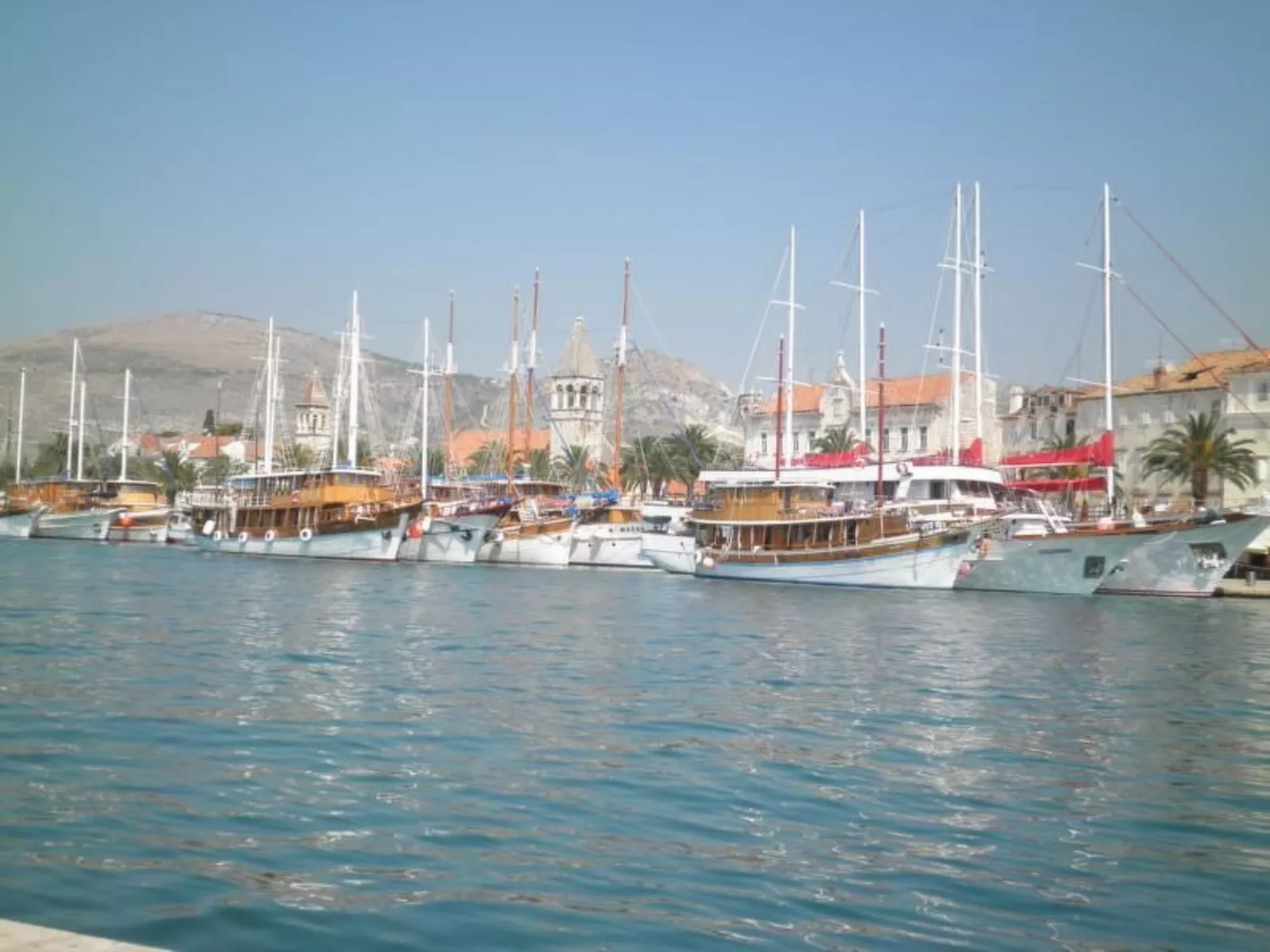 Für vier Personen, mit einem Balkon-Draußen