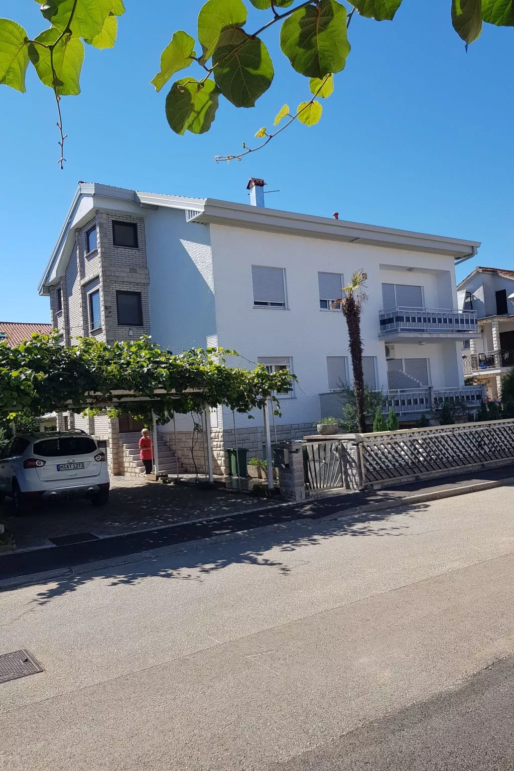 Wohnung Hama Komunela mit Garten und Stellplatz-Outside