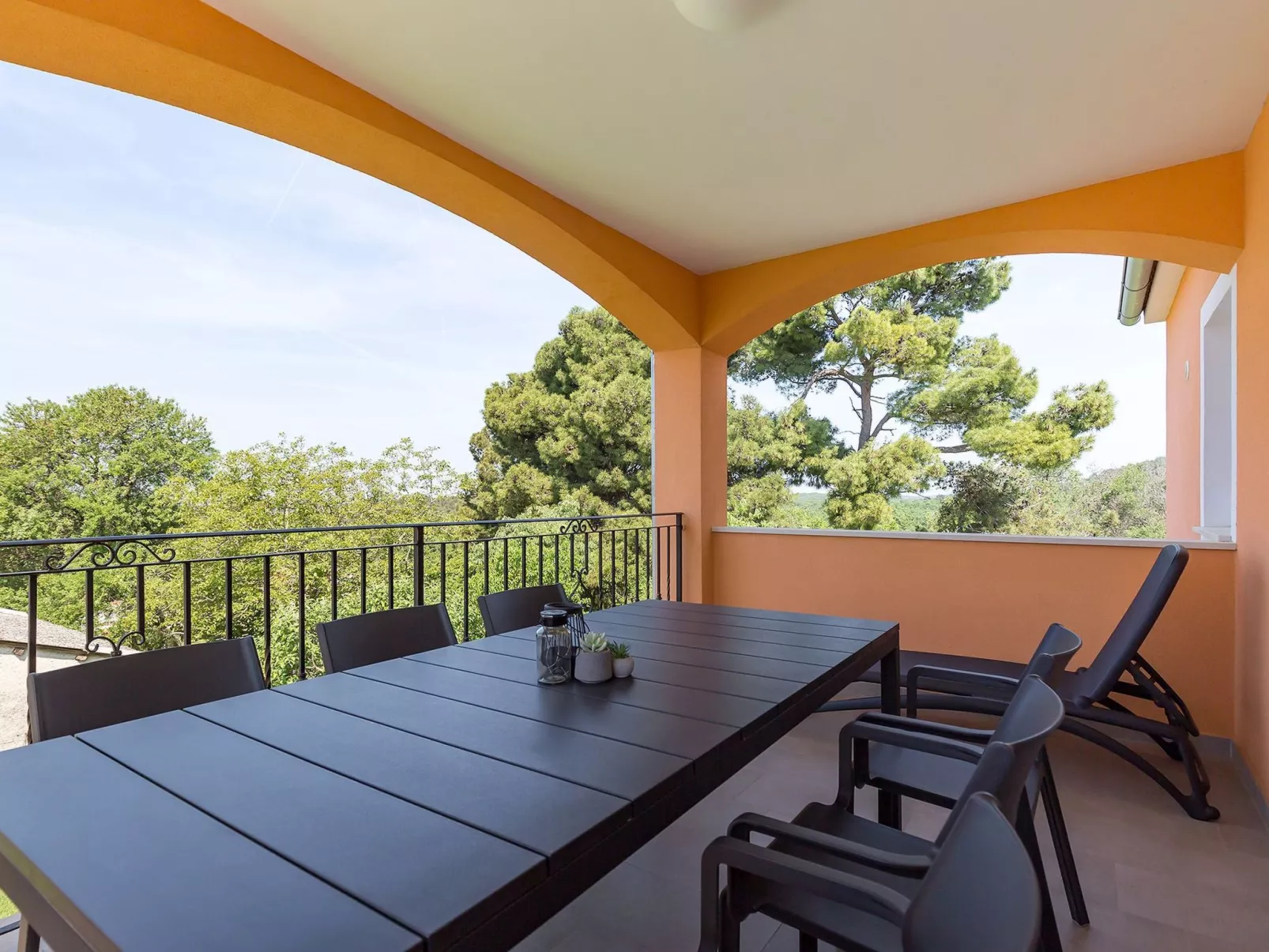 Anna Premium-Outside