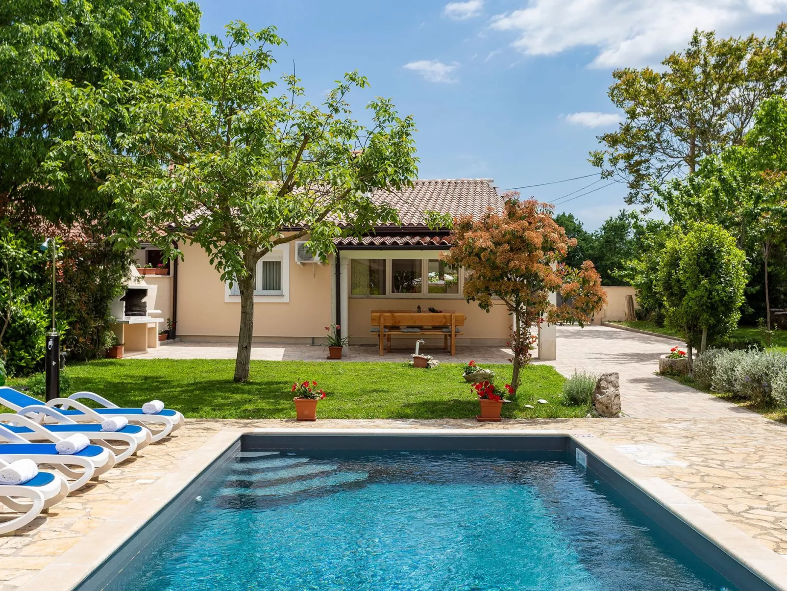 Ferienvilla Darko mit Schwimmbad-Outside