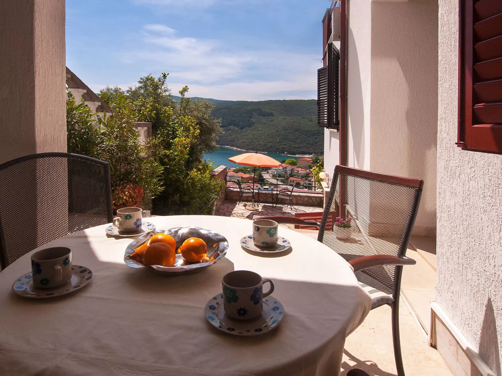 "Olia Green" mit Terrasse-Outside
