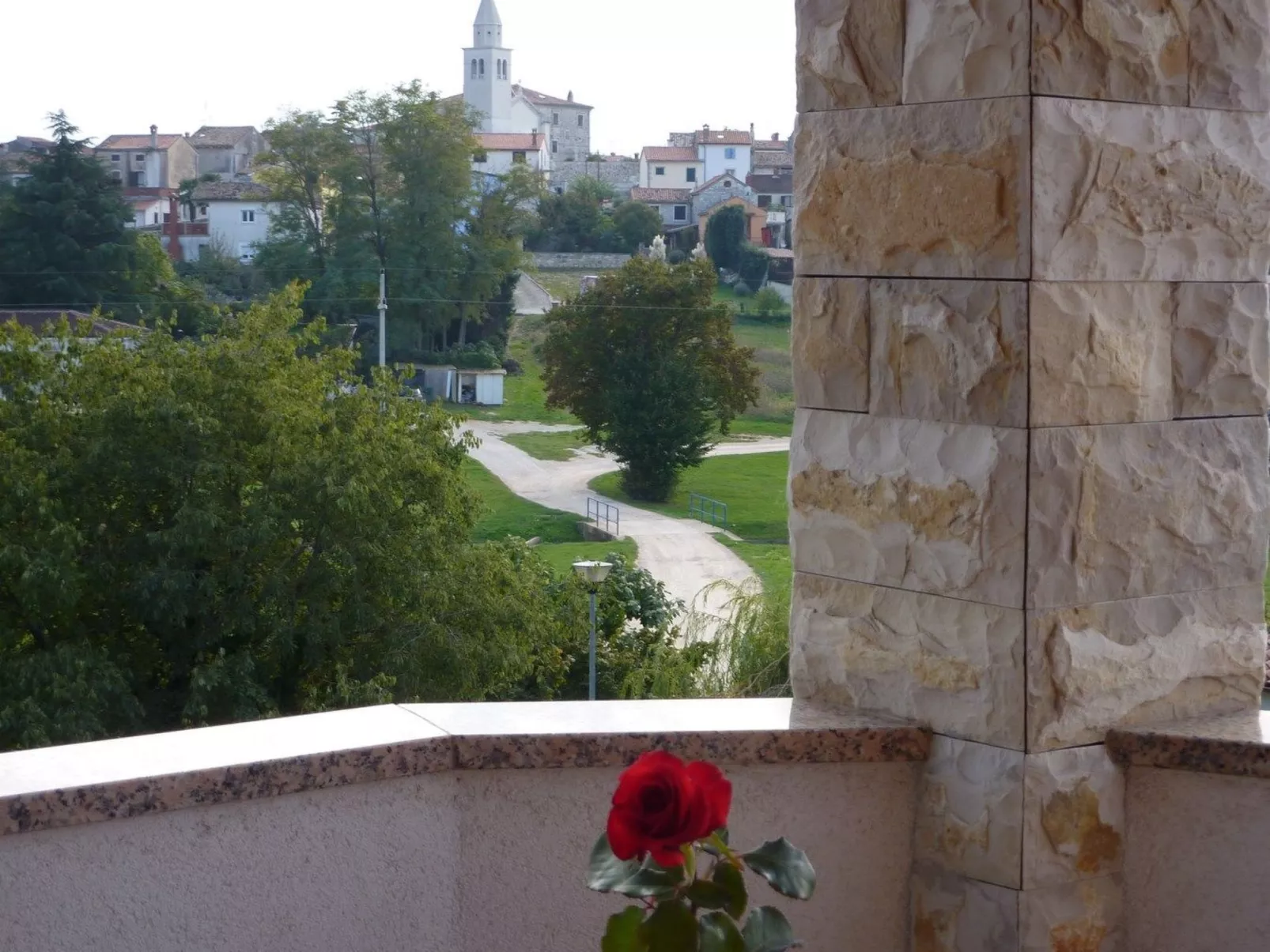 Villa Linet 6.-Draußen