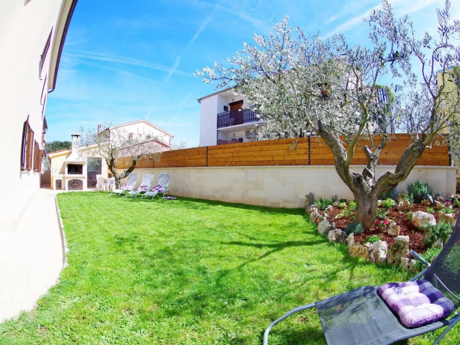 "Denis" mit Terrasse-Dehors