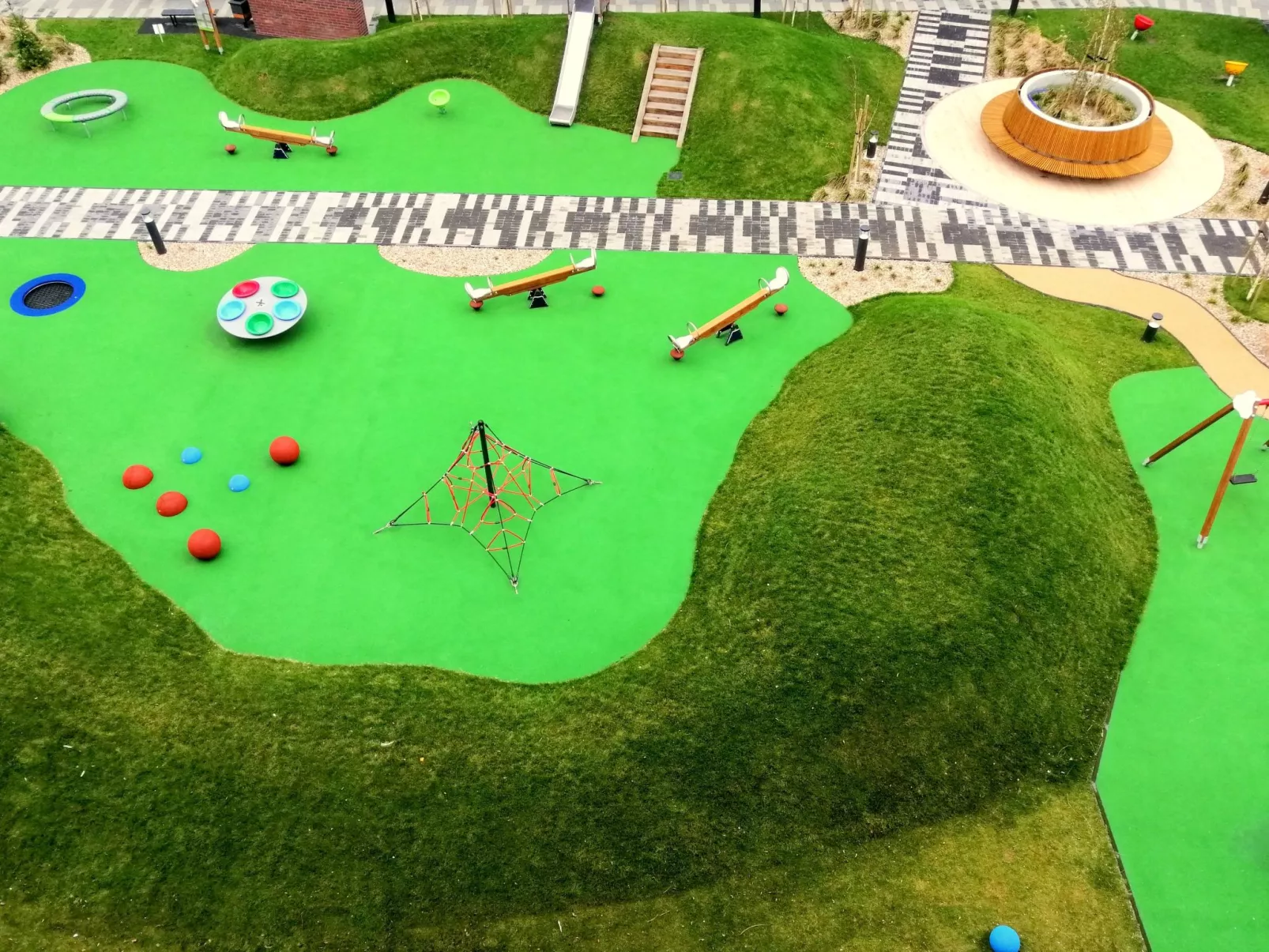 "Mazowiecka Park" mit Balkon-Draußen