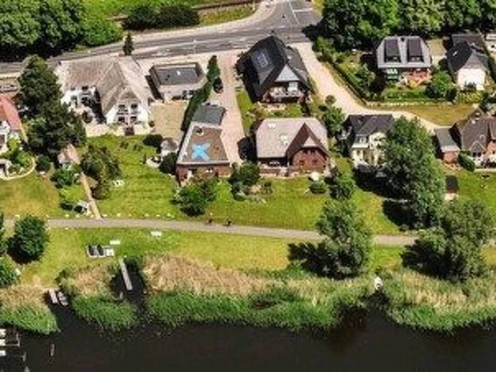 Ferienbungalow mit Terrasse und Seeblick in Sellin-Outside