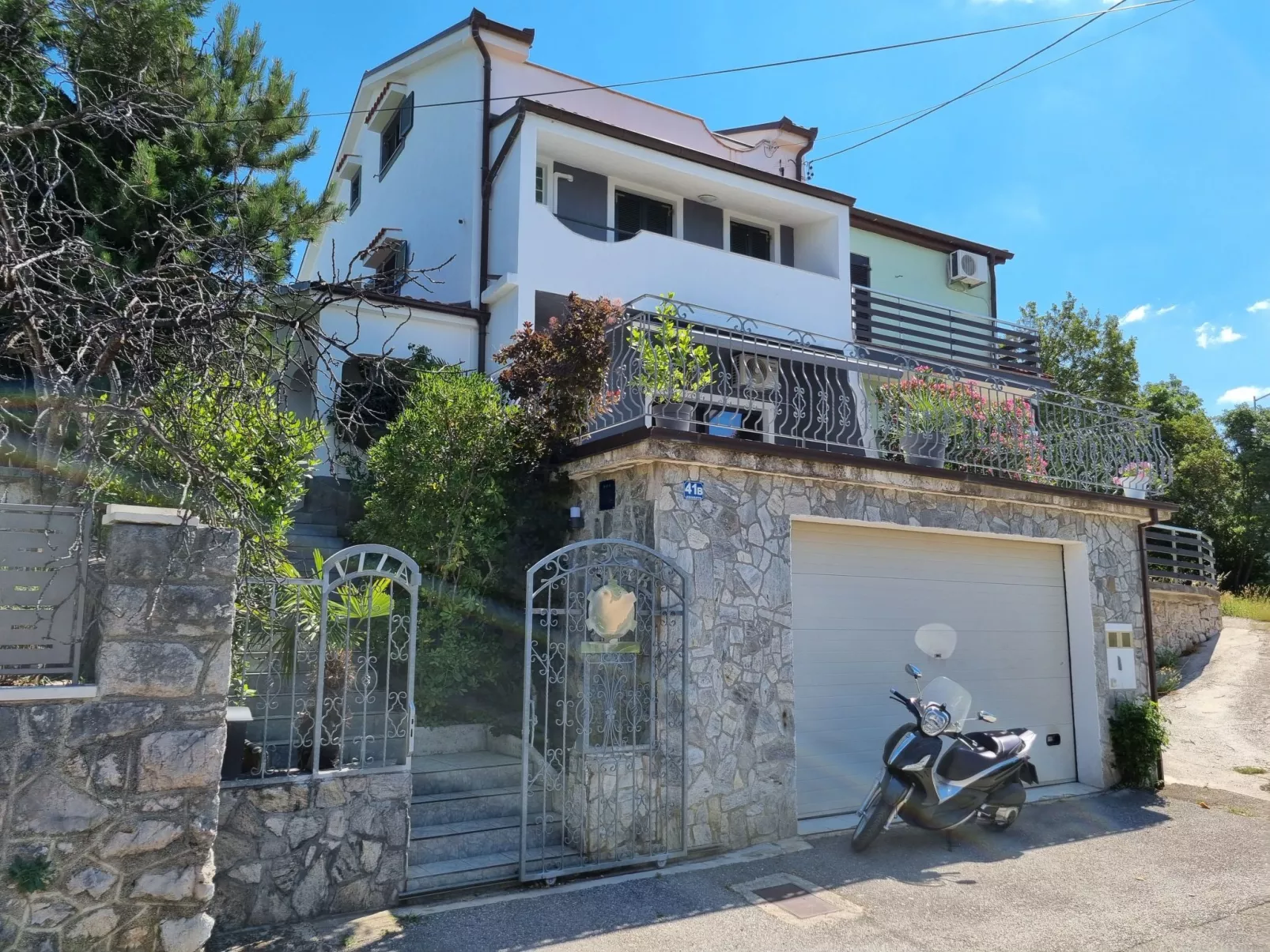 Mit privatem Pool und Sauna-Dehors