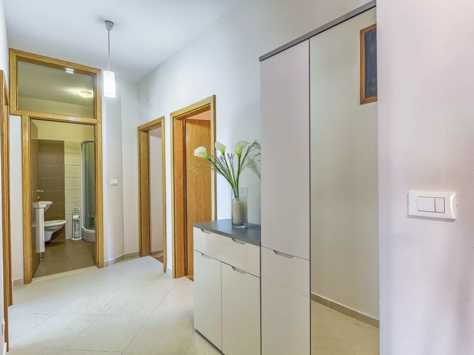 "Villa Rock" mit Blick auf das Wasser-Image-tags.info