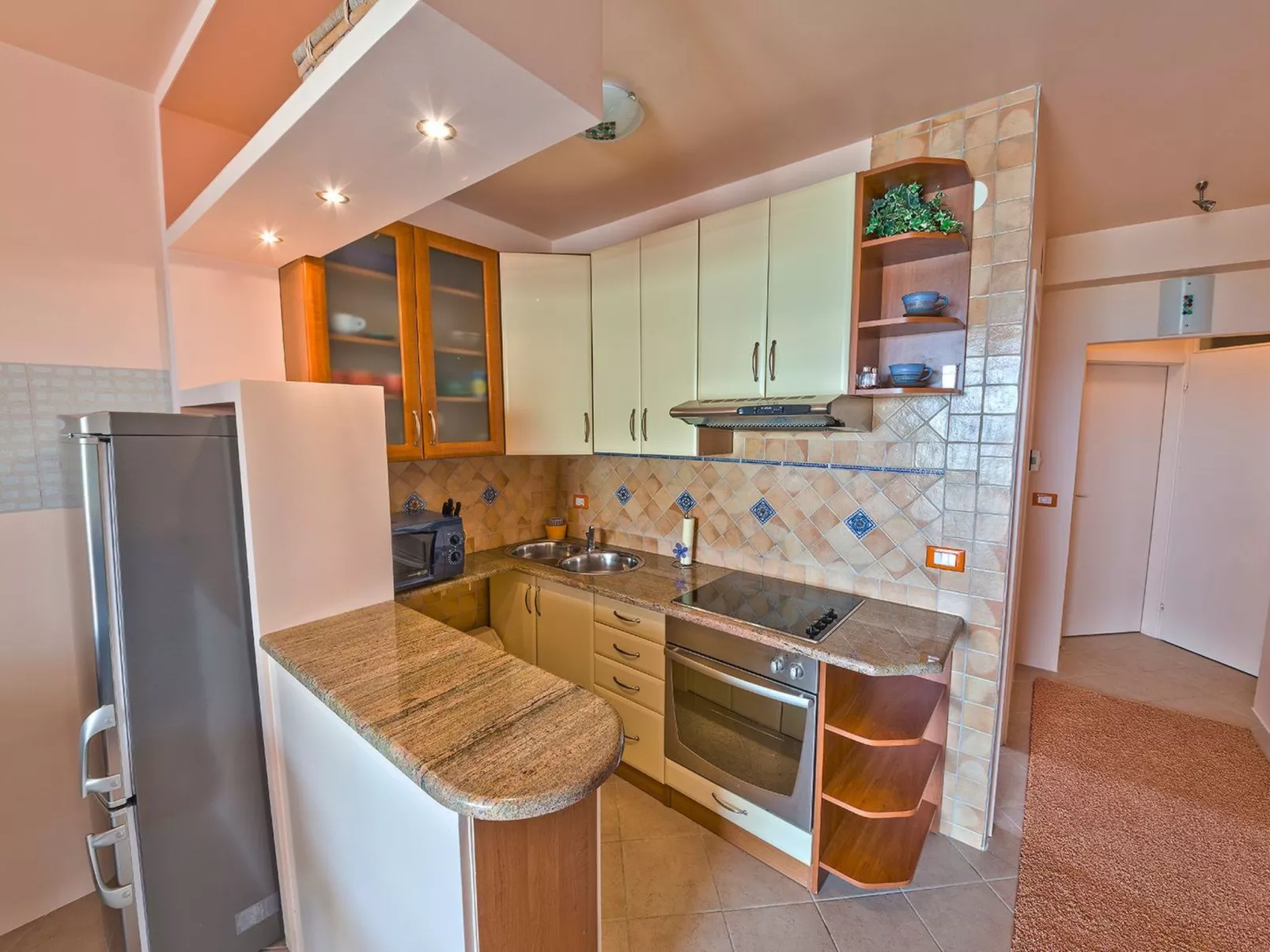 "Dantin" mit Blick auf das Wasser-Drinnen