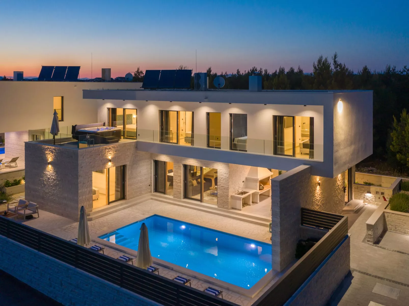 Für 10 Personen in Sria-Inside