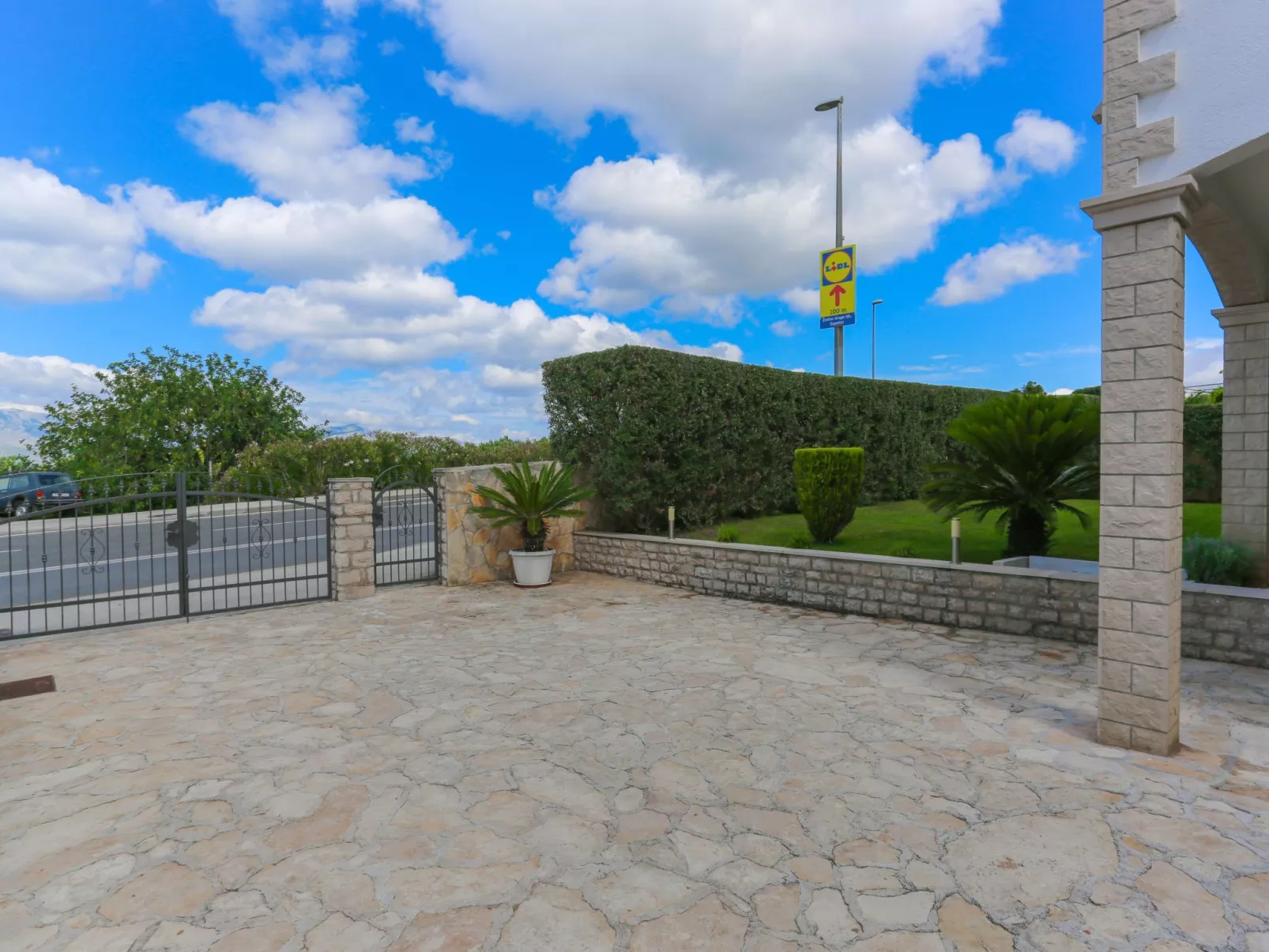 Komplett ausgestattete Wohnung für 7 Personen-Outside