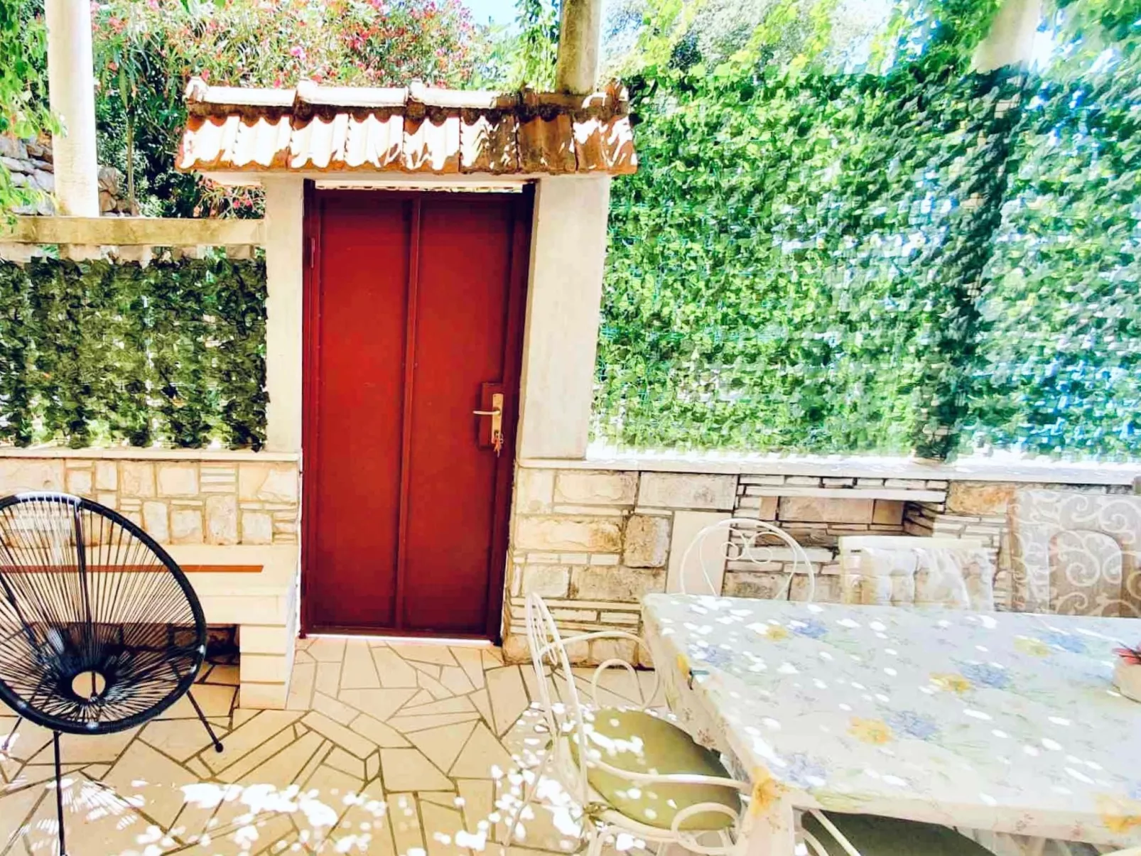 Villa mit Blick auf das Wasser-Image-tags.info