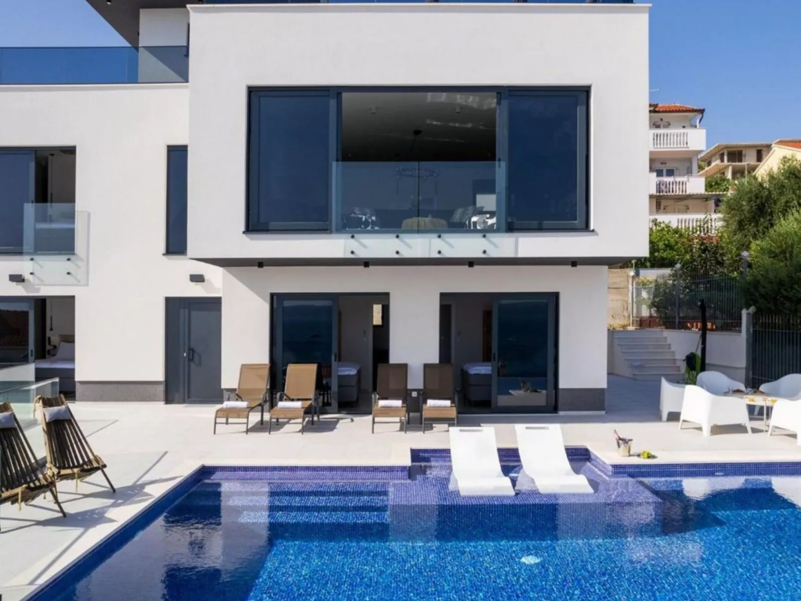 Villa Julian mit beheiztem Pool-Dehors