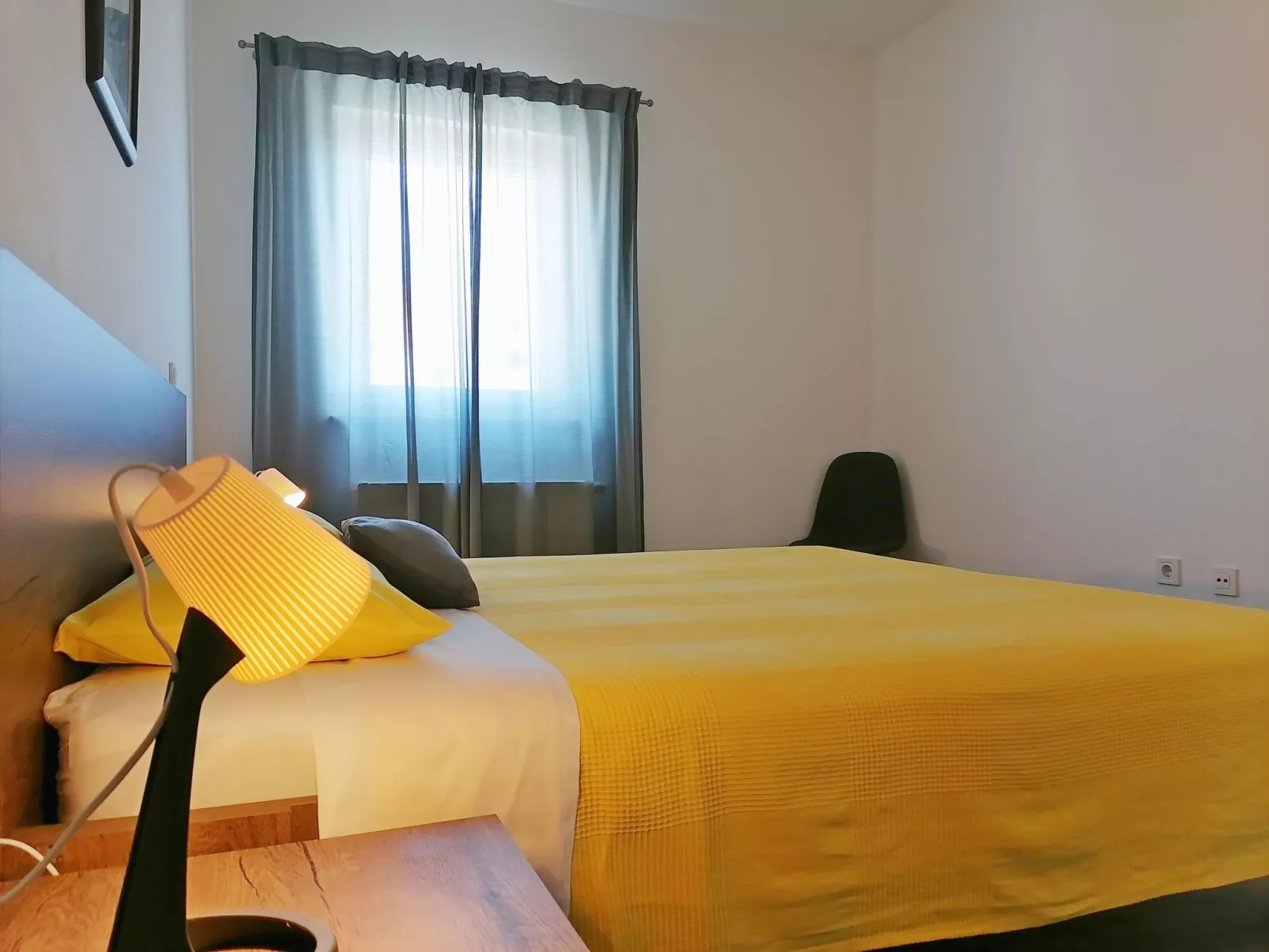 "Dunja", Pula-Dedans