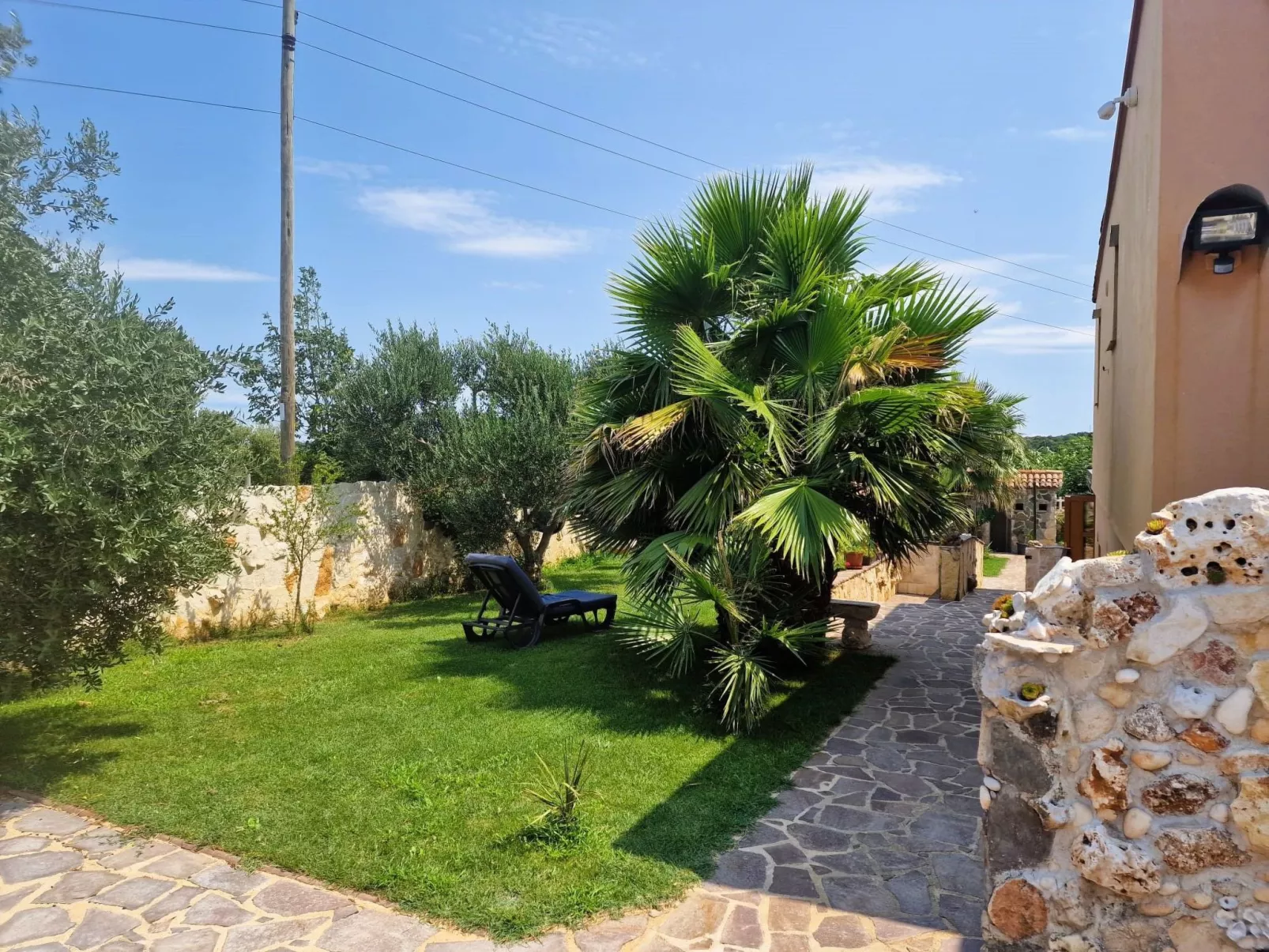 Schönes Haus in Pomer mit privatem Parkplatz-Draußen