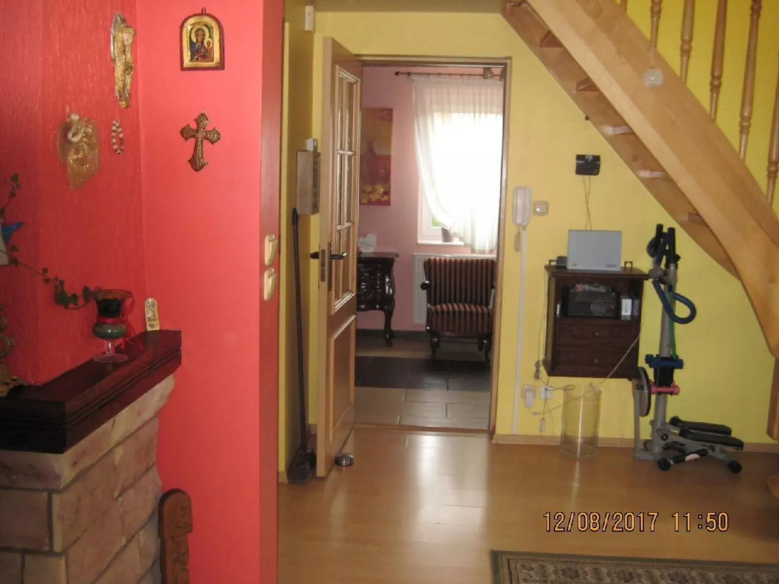 Mit Garten, Grill und Terrasse-Drinnen