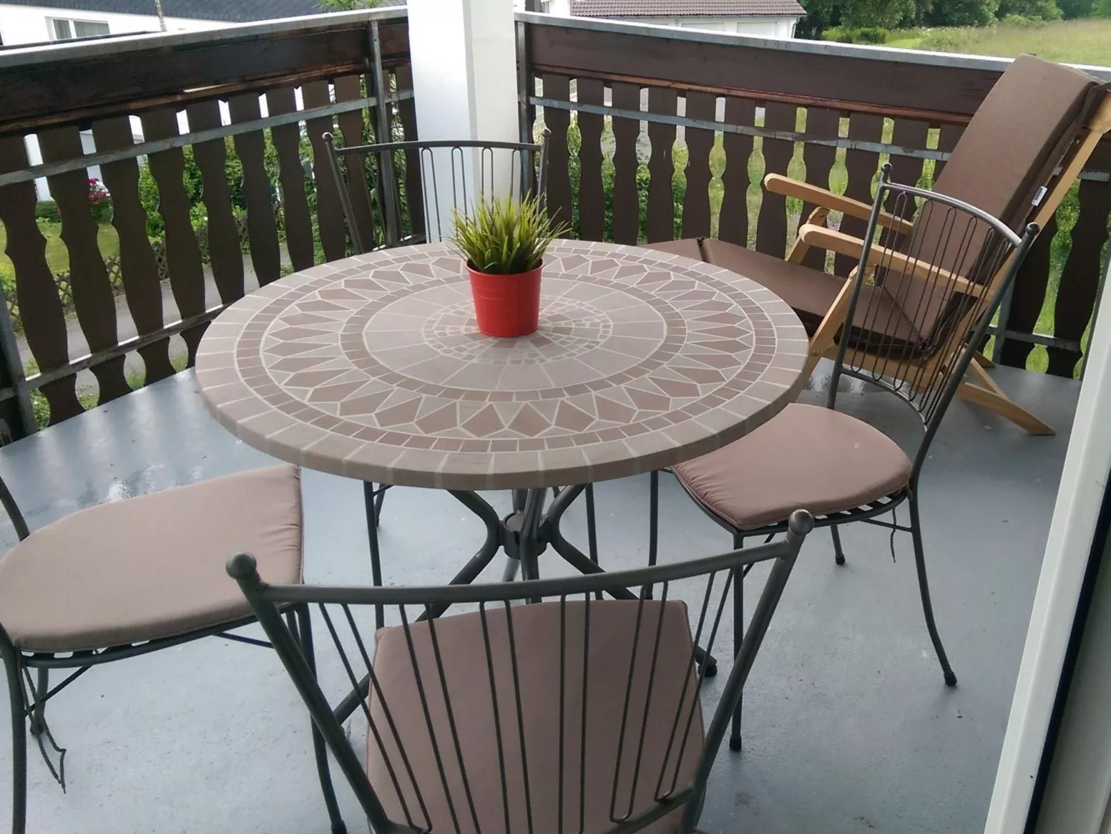 Mit Blick auf die Berge-Draußen