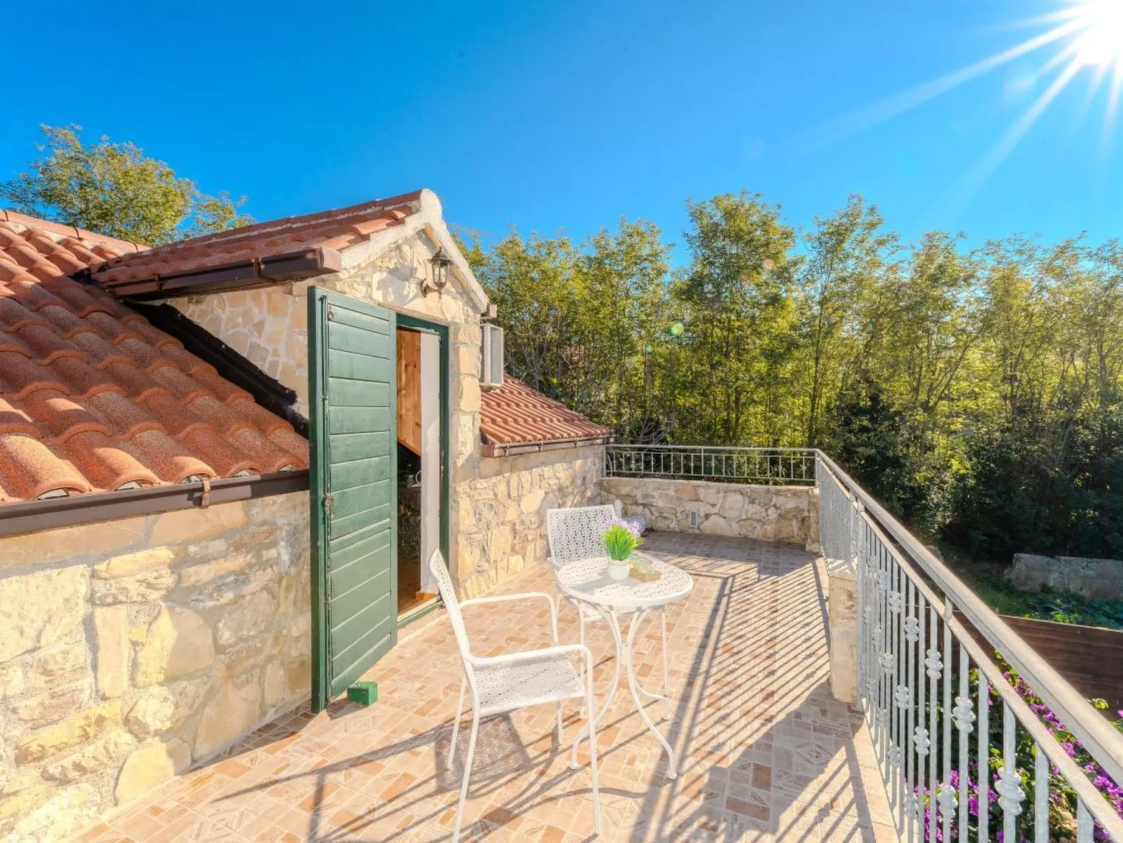 Orhideja - Agentur TA Leut-Draußen